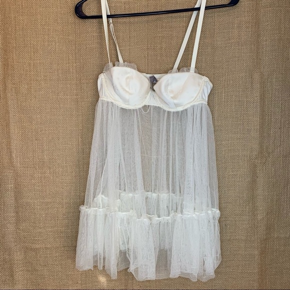 Victoria’s Secret Lingerie Chemise Slip Bra Sheer Size 34B - Picture 1 of 6